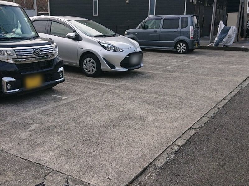 レオパレス西ノ前ハイツ 駐車場