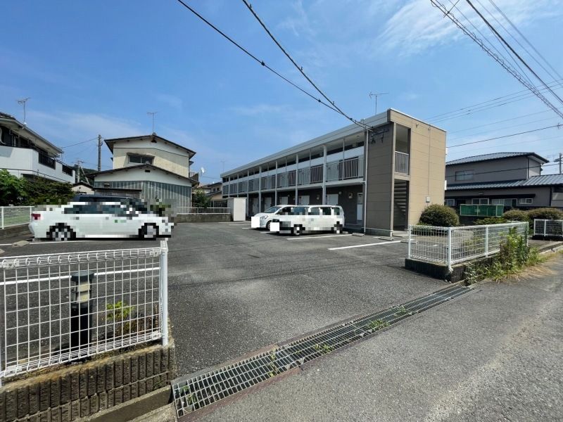 レオパレスＴＡＫＡＨＡＧＩ 駐車場