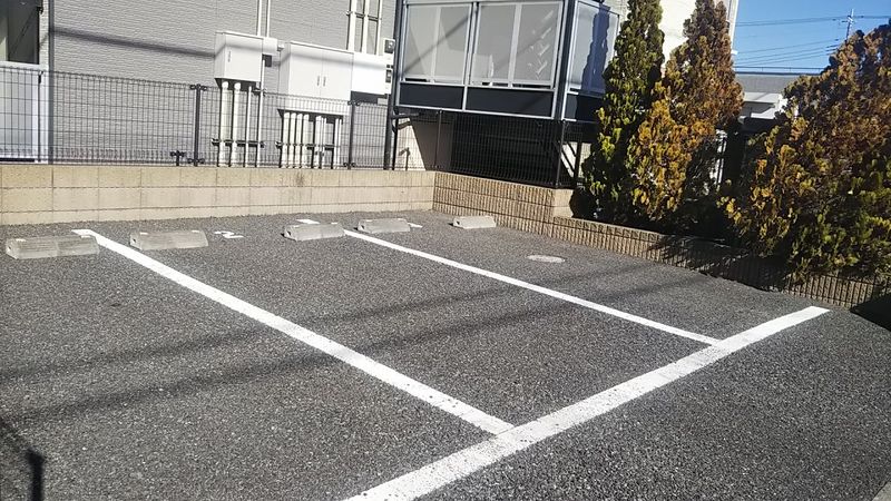 レオパレスグランエレガンス 駐車場