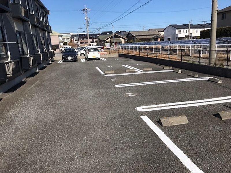 レオパレス壱番館 駐車場