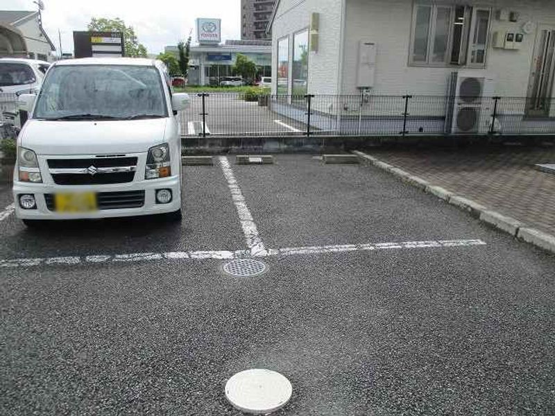 レオパレスあきよし 駐車場