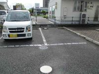 レオパレスあきよし 駐車場