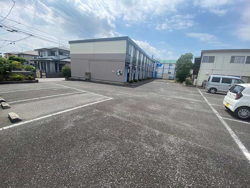 レオパレスフォンティーヌ 駐車場