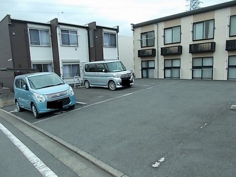 クレイノリズィエールⅡ 駐車場