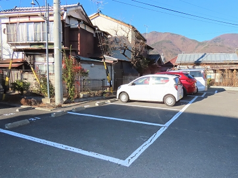 レオパレスセブンハート上田 駐車場