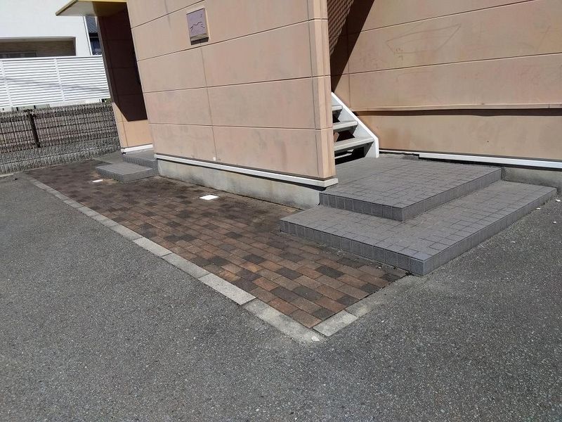 レオパレスサンライズ松陽 エントランス