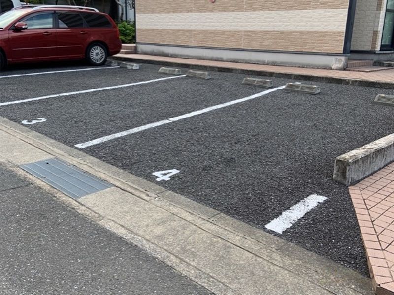 レオパレスクイーンハイム 駐車場