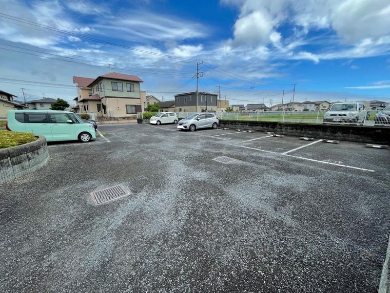 レオパレスケイツハイムＣ 駐車場