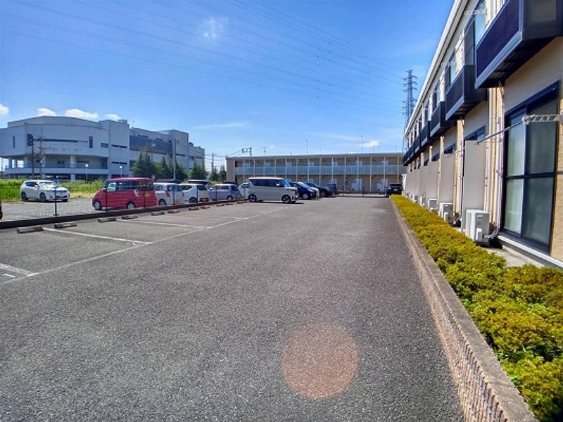レオパレスミュウ 駐車場