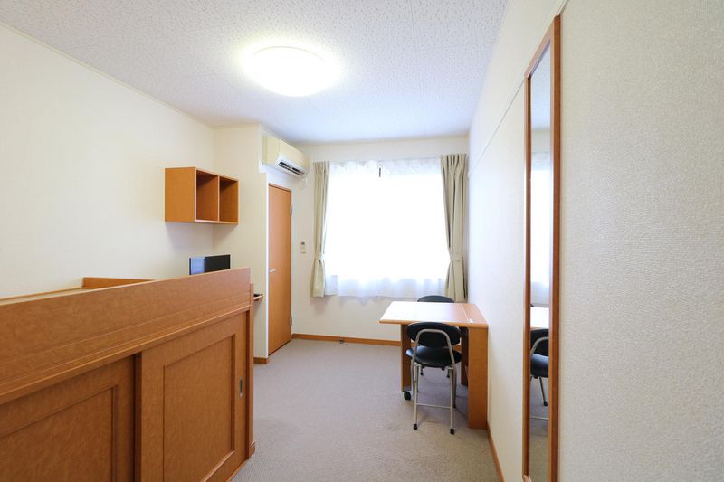 レオパレス茶山 居間