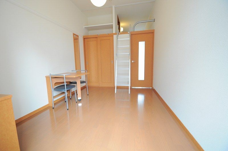 レオパレスルオーテ 居間