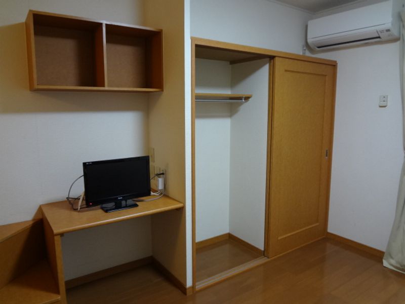 レオパレストルネード 収納