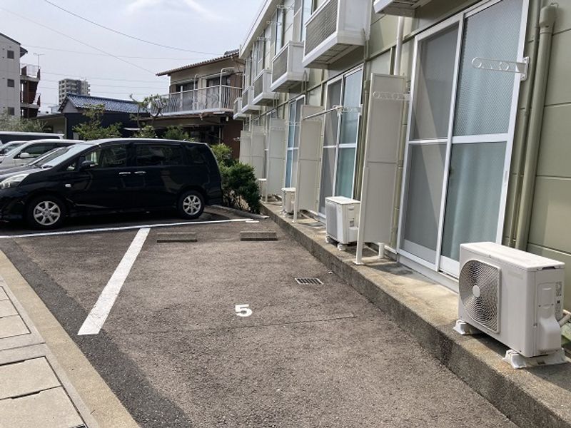 レオパレスＴｓｕｓｈｉｍａ 駐車場