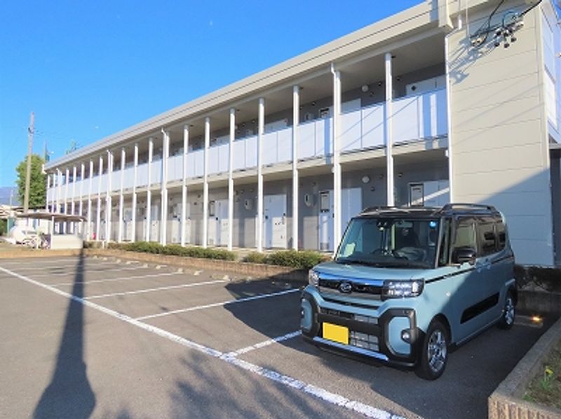 レオパレスエバーグリーン 駐車場