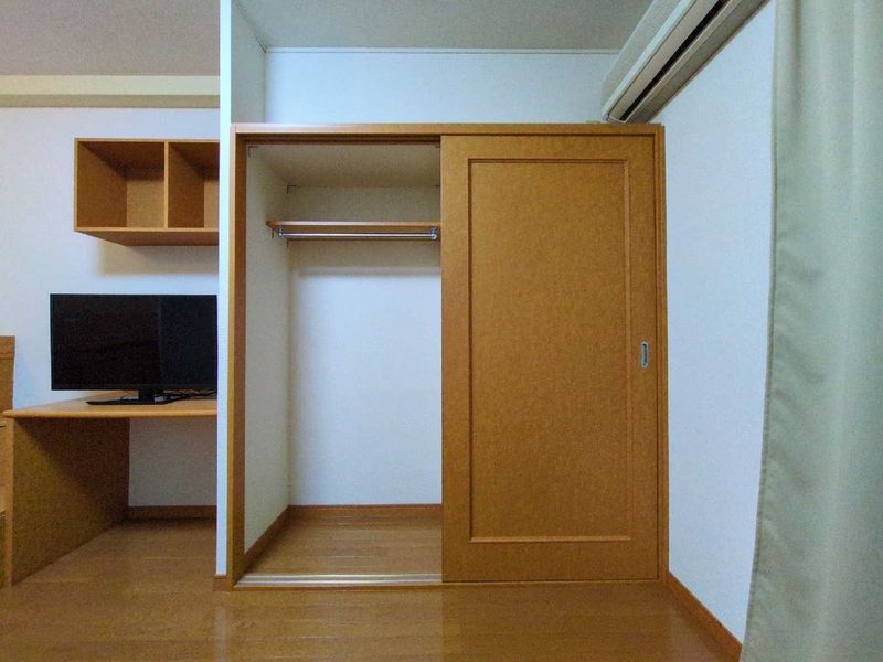 レオパレストホリ 収納