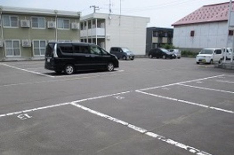 レオパレスユキ 駐車場
