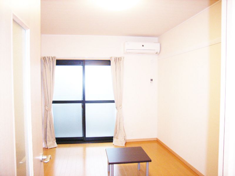 レオパレスひすい 寝室