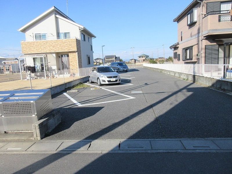 レオネクストシャイン 駐車場