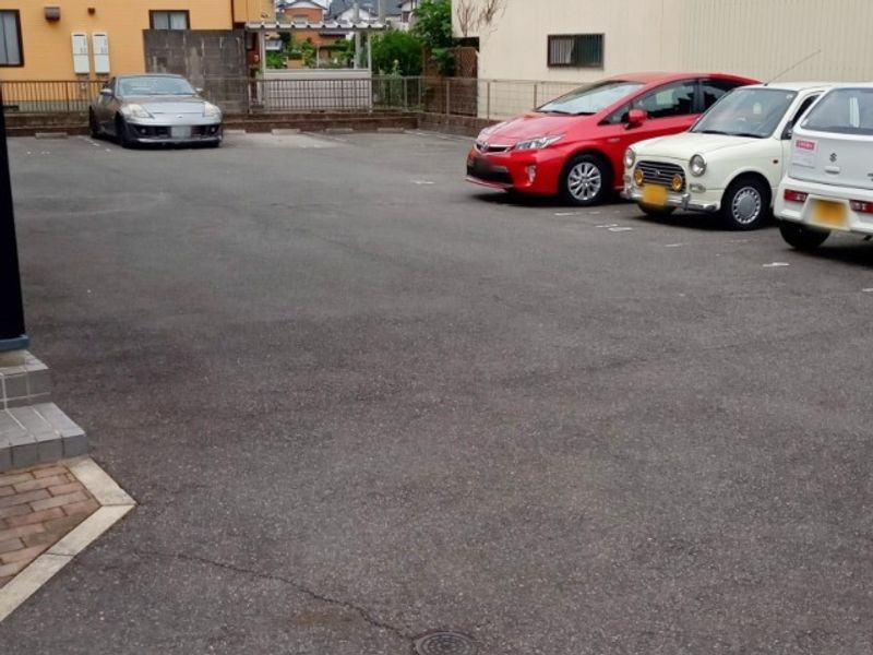 レオパレスデュオ２１Ｋ 駐車場