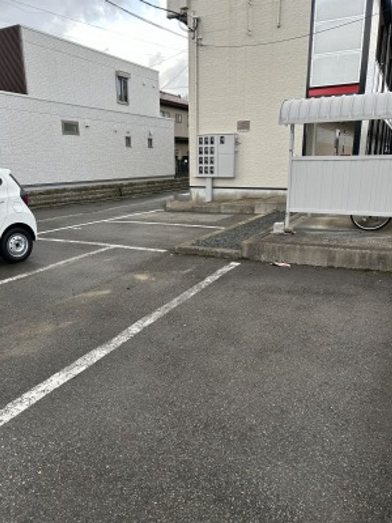 レオパレスイマジン 駐車場