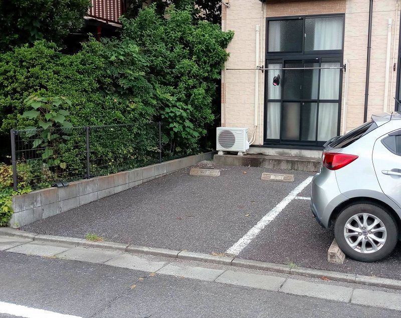レオパレスサンフラワー 駐車場
