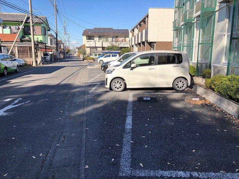 レオパレスルミエール 駐車場