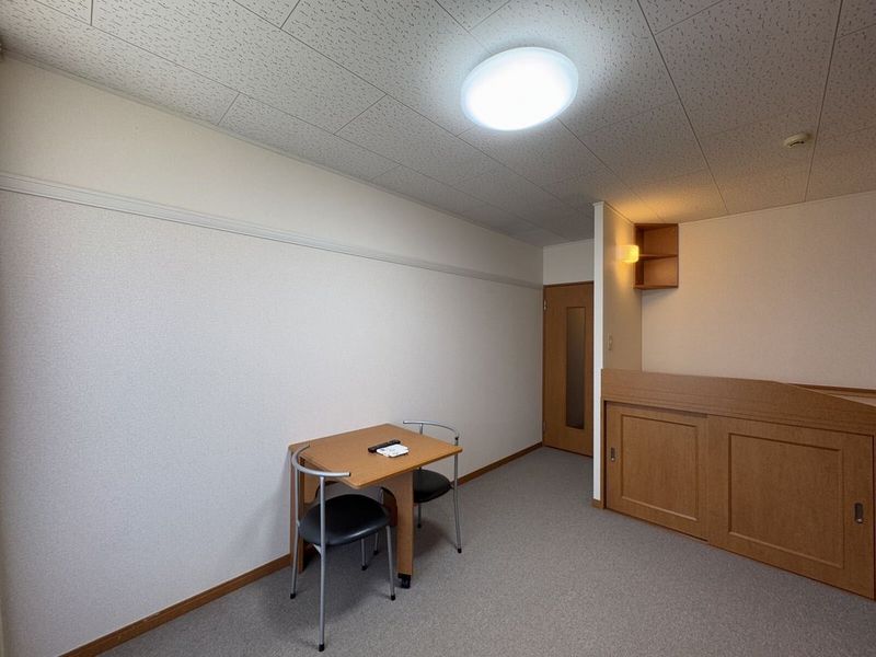 レオパレス上髙地 居間