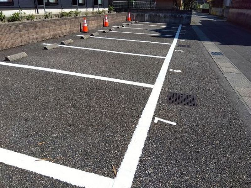 レオパレスウォーターロード 駐車場