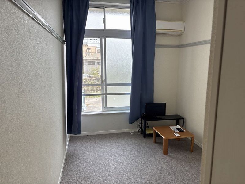 レオパレス本郷 居間