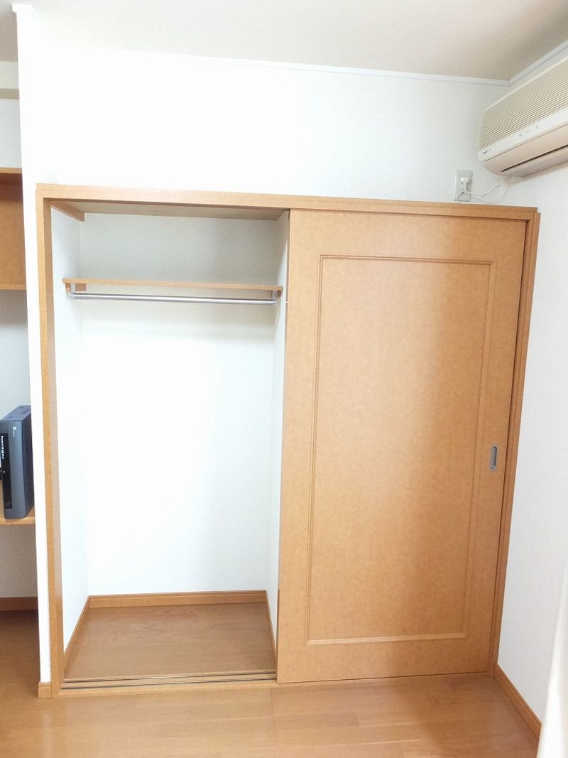レオパレスディアマンテ 収納
