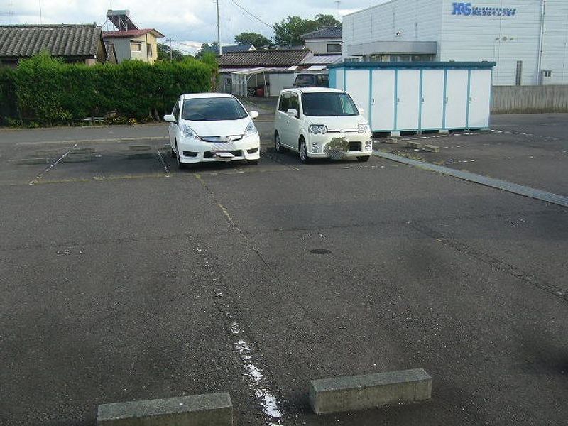 レオパレスグリーンフラワーⅡ 駐車場