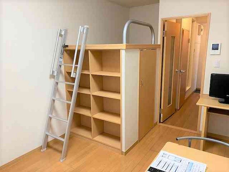 レオパレスくまもと 居間