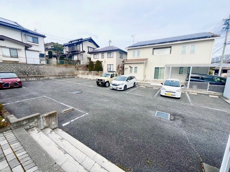 レオパレスＮウィング 駐車場