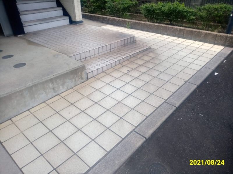 レオパレス荒子川公園 エントランス