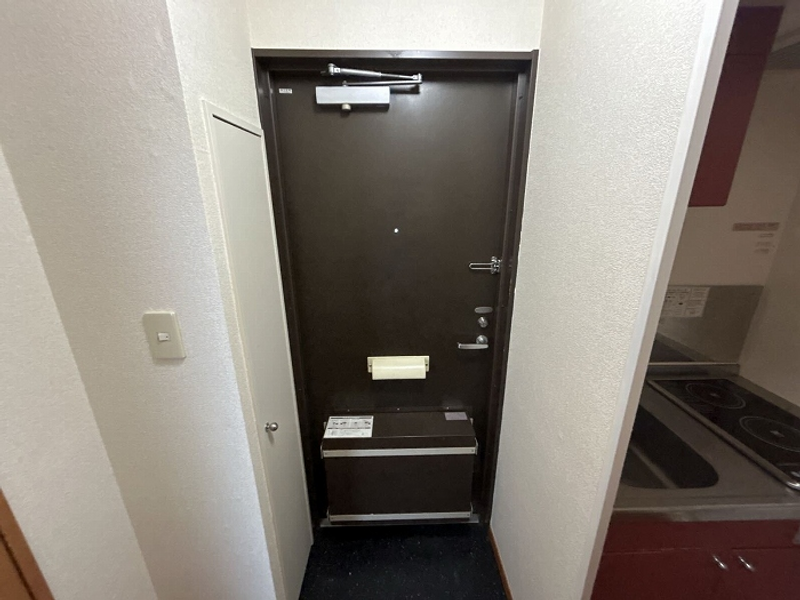 レオパレスＲＯＯＳＴ 玄関