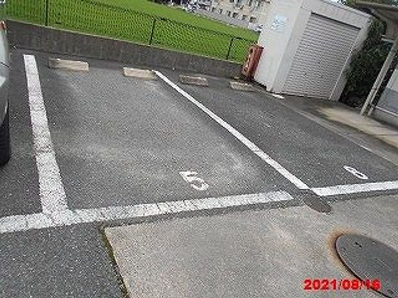 レオパレスグランビュー 駐車場
