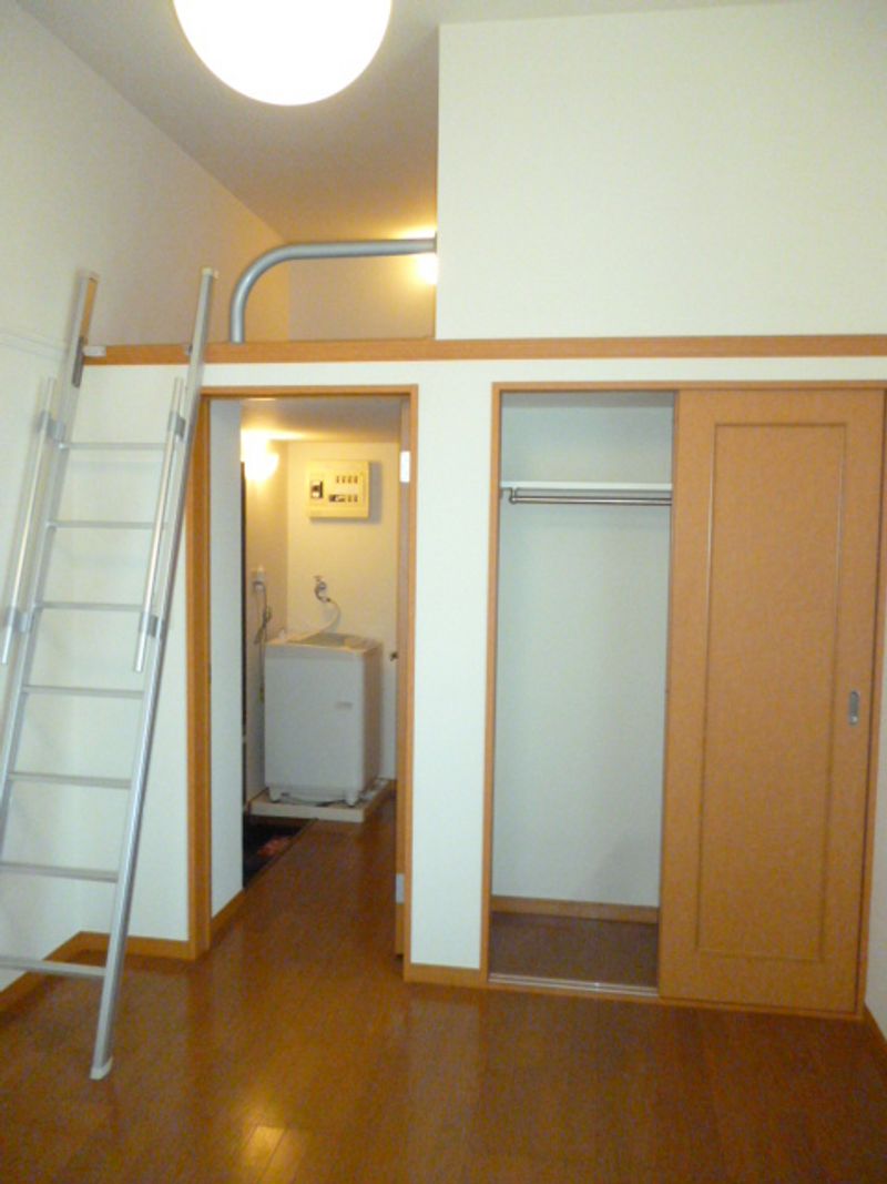 レオパレスプチベルク参番館 居間