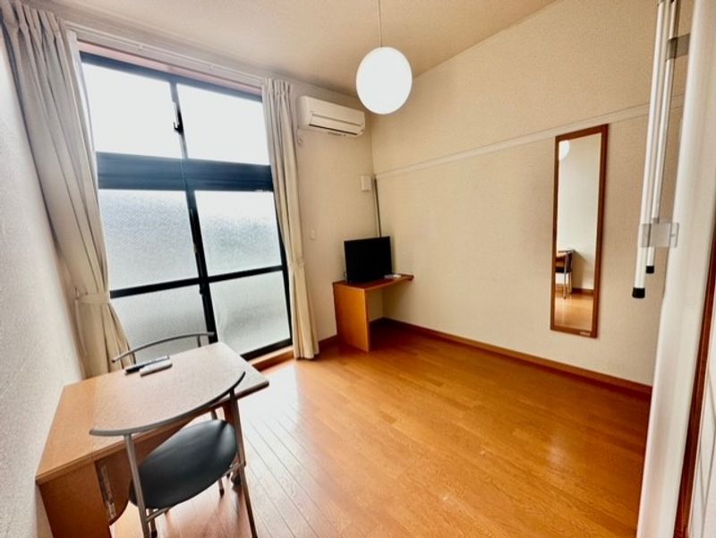 レオパレス椿原 居間