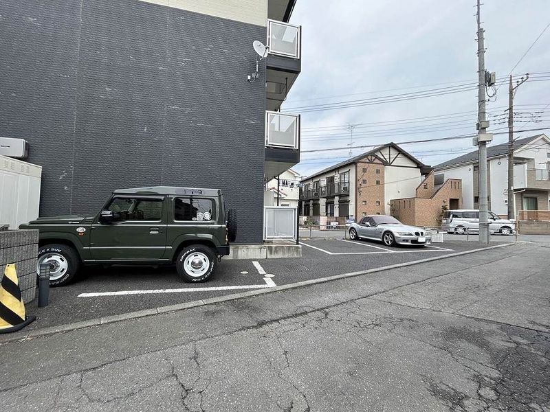 レオパレスクレシェンテ 駐車場