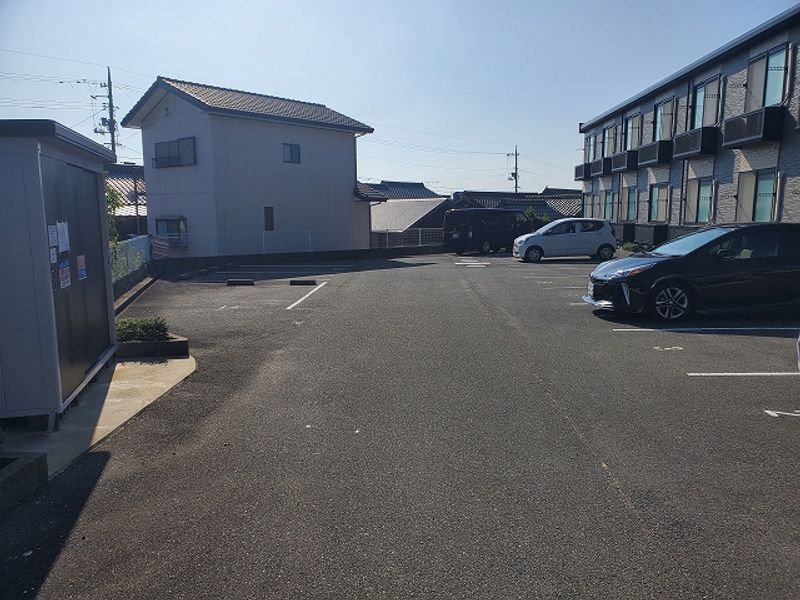 レオパレスＢｉｒｄｉｅ２１ 駐車場