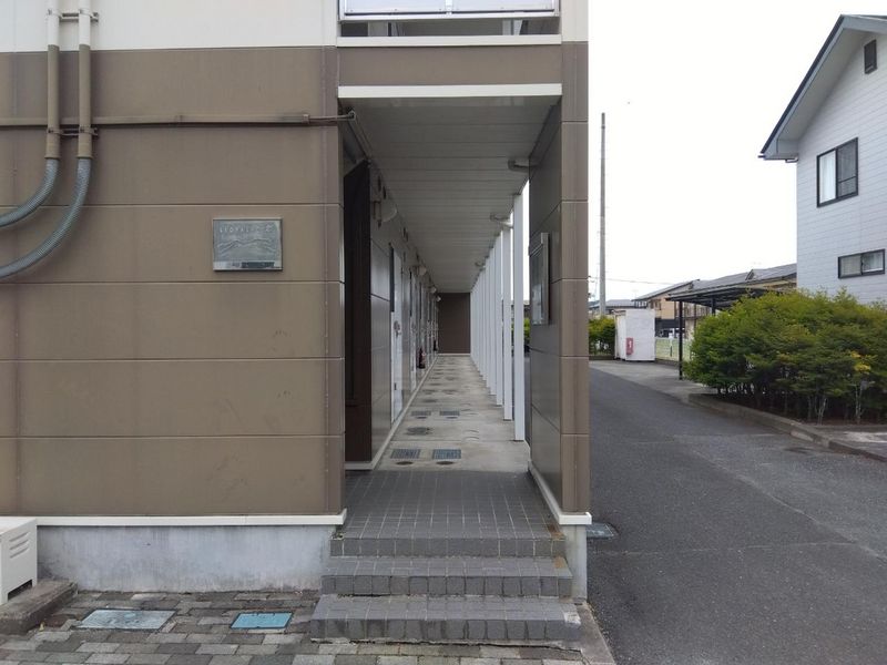 レオパレスＫ−１ エントランス
