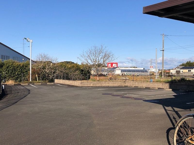レオパレスレオン 駐車場