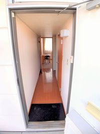 レオパレスプリーマ 玄関