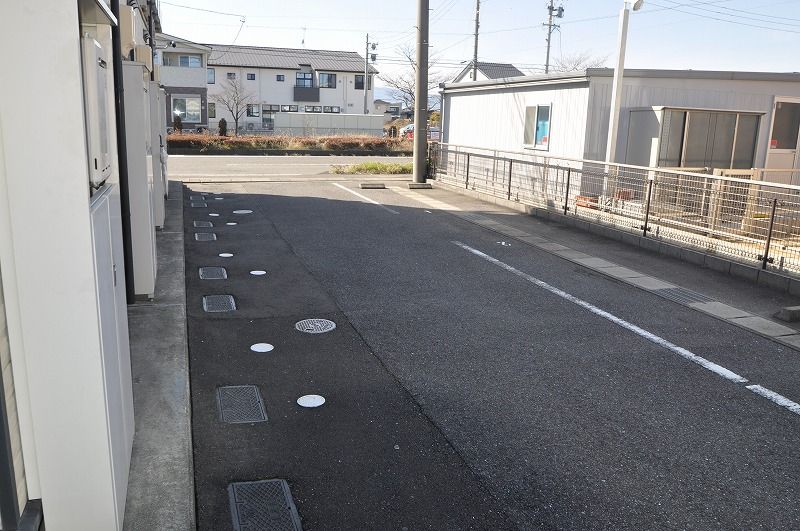 レオパレスプラム　ジュネス 駐車場