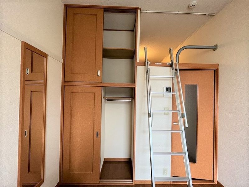 レオパレスメルツェ 収納