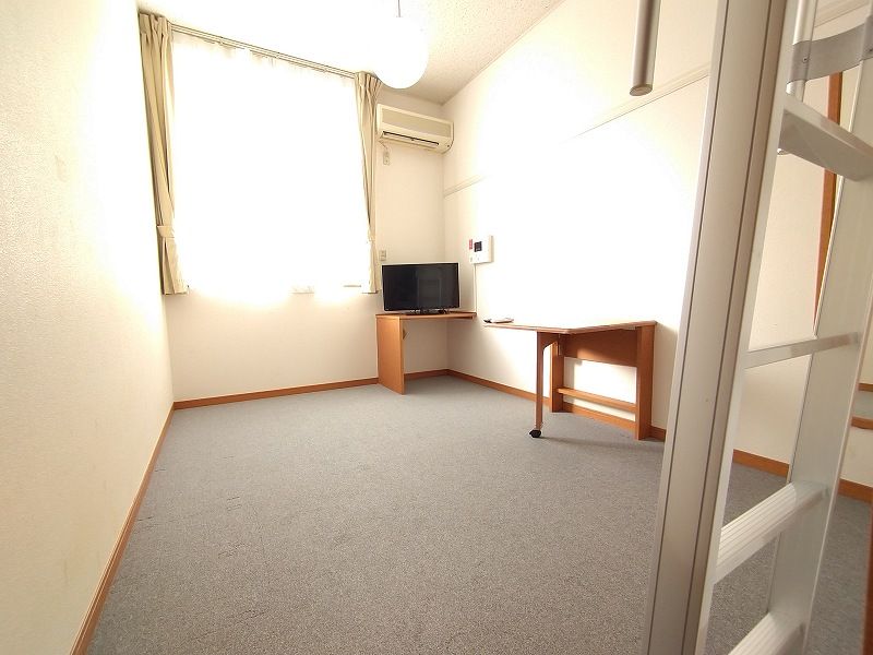 レオパレス菖苑 居間