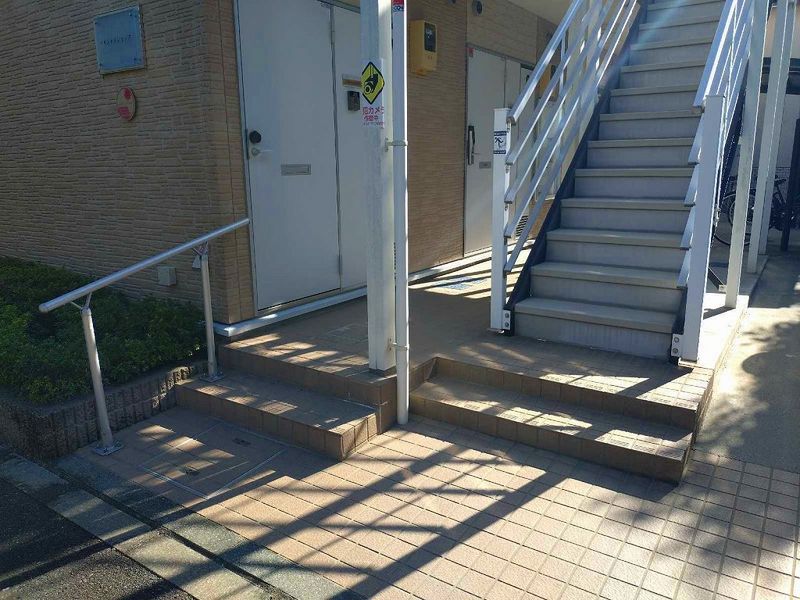 レオパレスマリンドゥシャンス エントランス