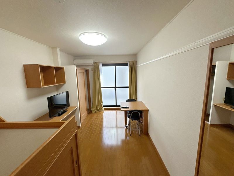 レオパレス光ヒルズ 居間