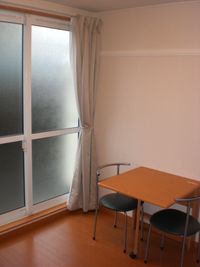 レオパレスファミール加賀 居間