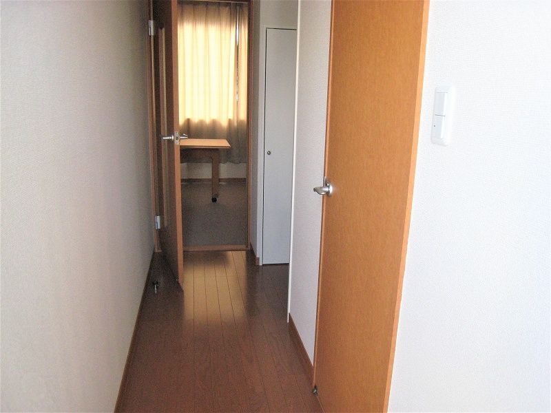 レオパレスルコトゥ 玄関